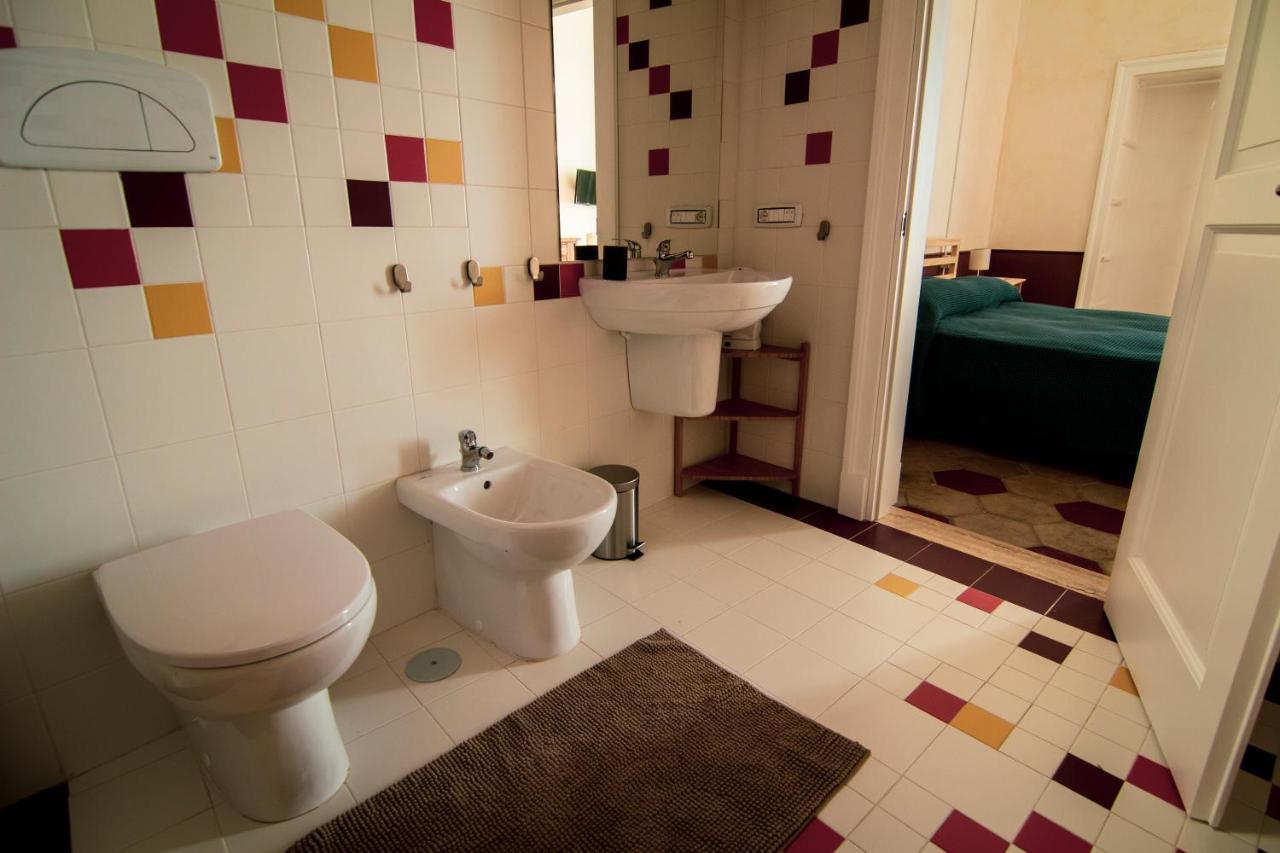 B&B Le Finestre Sul Mare Taranto Eksteriør billede