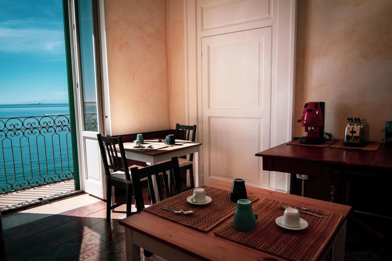 B&B Le Finestre Sul Mare Taranto Eksteriør billede