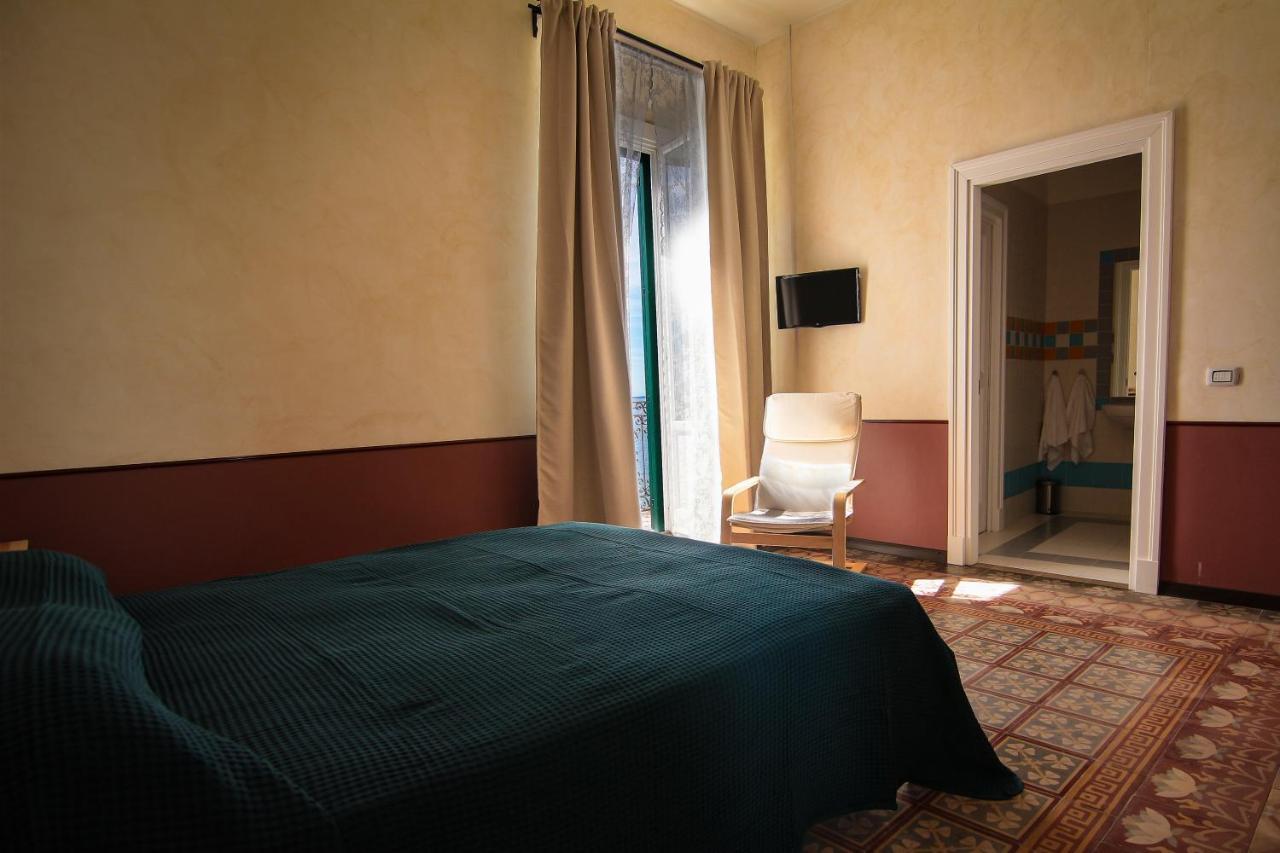 B&B Le Finestre Sul Mare Taranto Eksteriør billede