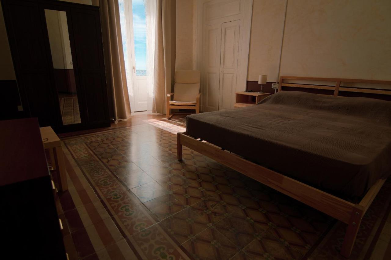 B&B Le Finestre Sul Mare Taranto Eksteriør billede